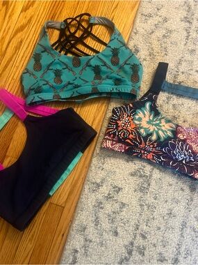 Born PrimSet of 3 Women's Sports Bras - size small